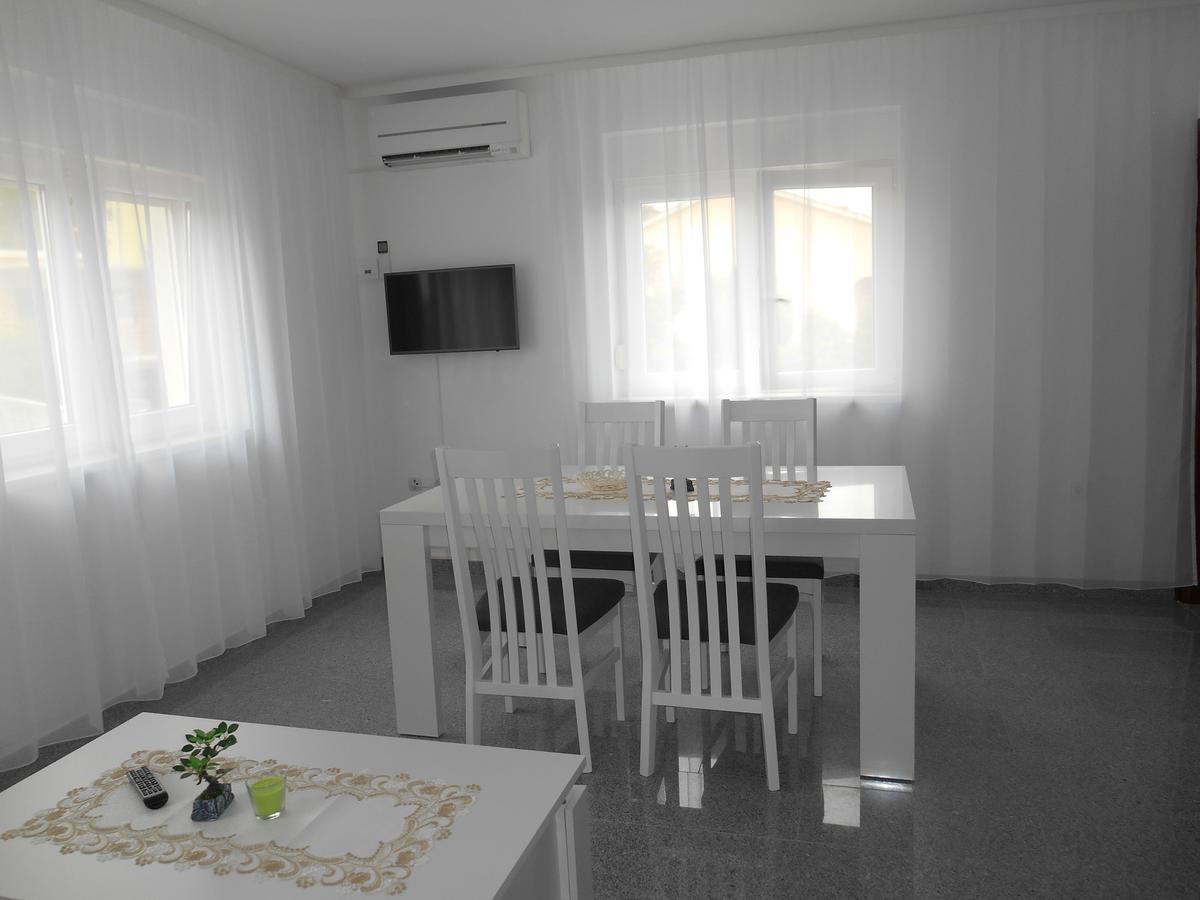 שמריקה Apartments Diana מראה חיצוני תמונה